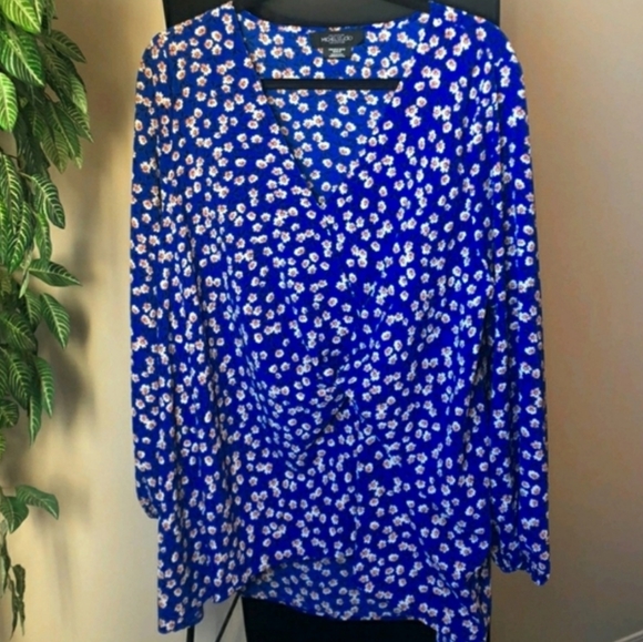 Beautiful Floral Blouse - Plus Size - Picture 8 of 11